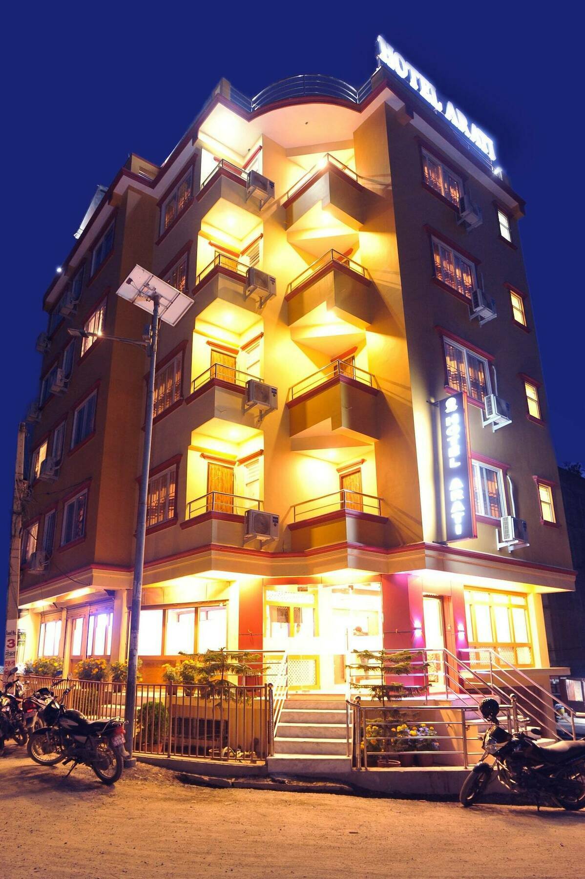 Hotel Arati カトマンズ エクステリア 写真
